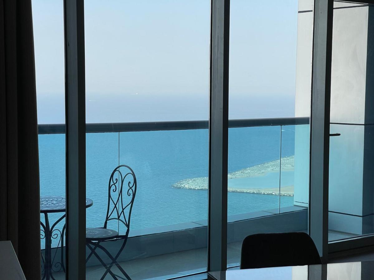 Beachfront Paradise Just Minutes From Dubai Apartment *