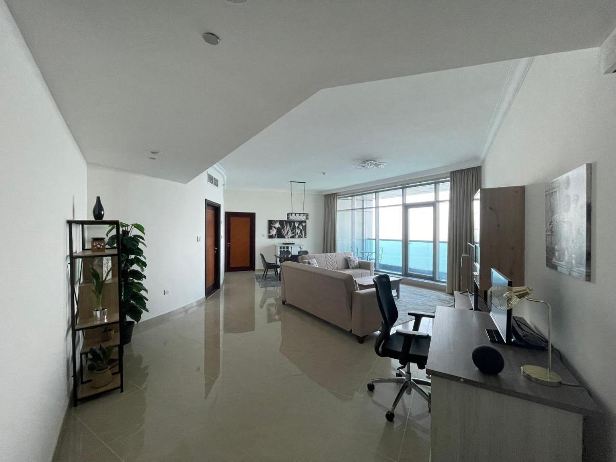 Apartment Beachfront Paradise Just Minutes From Dubai *