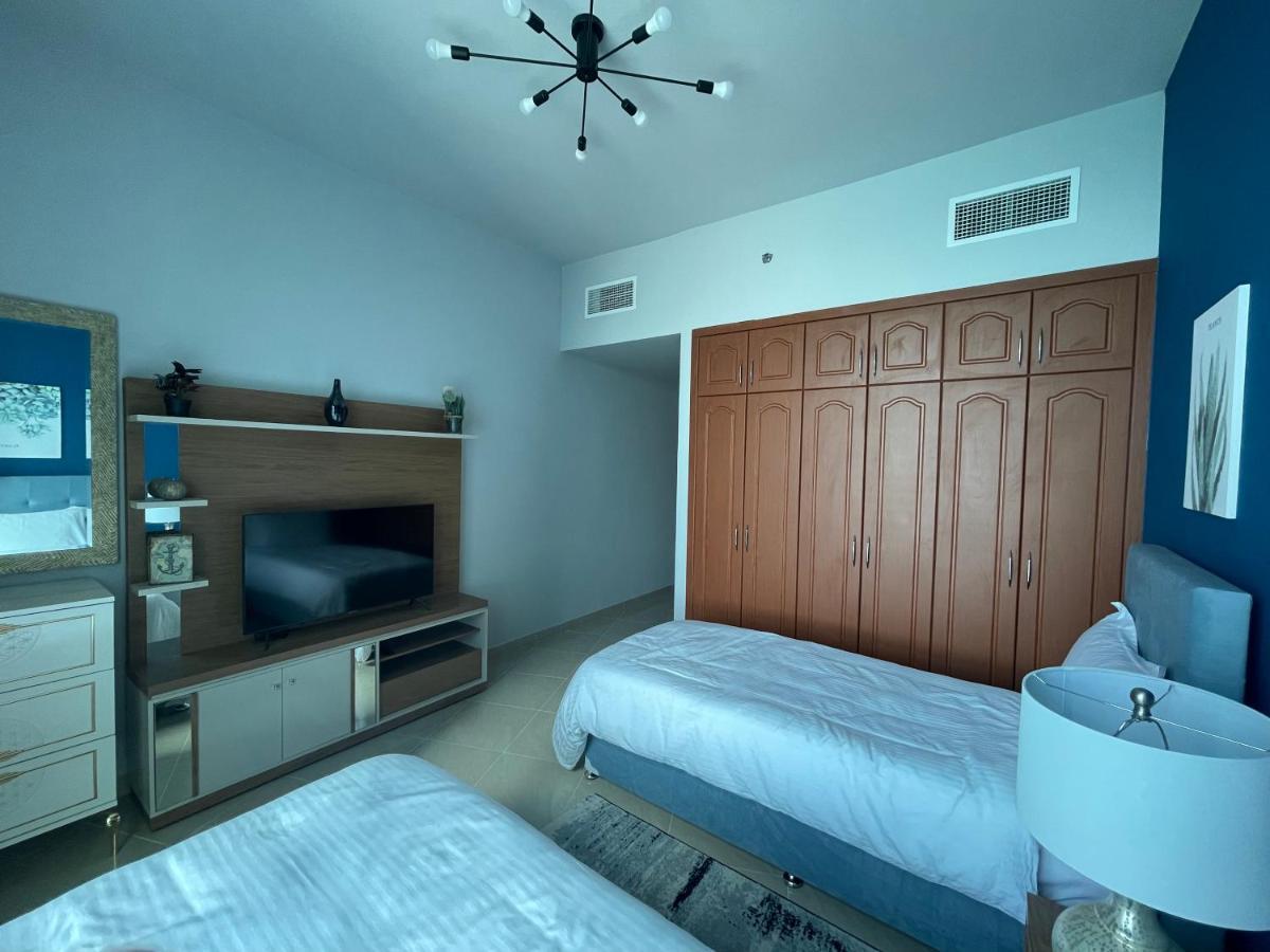 Apartment Beachfront Paradise Just Minutes From Dubai *